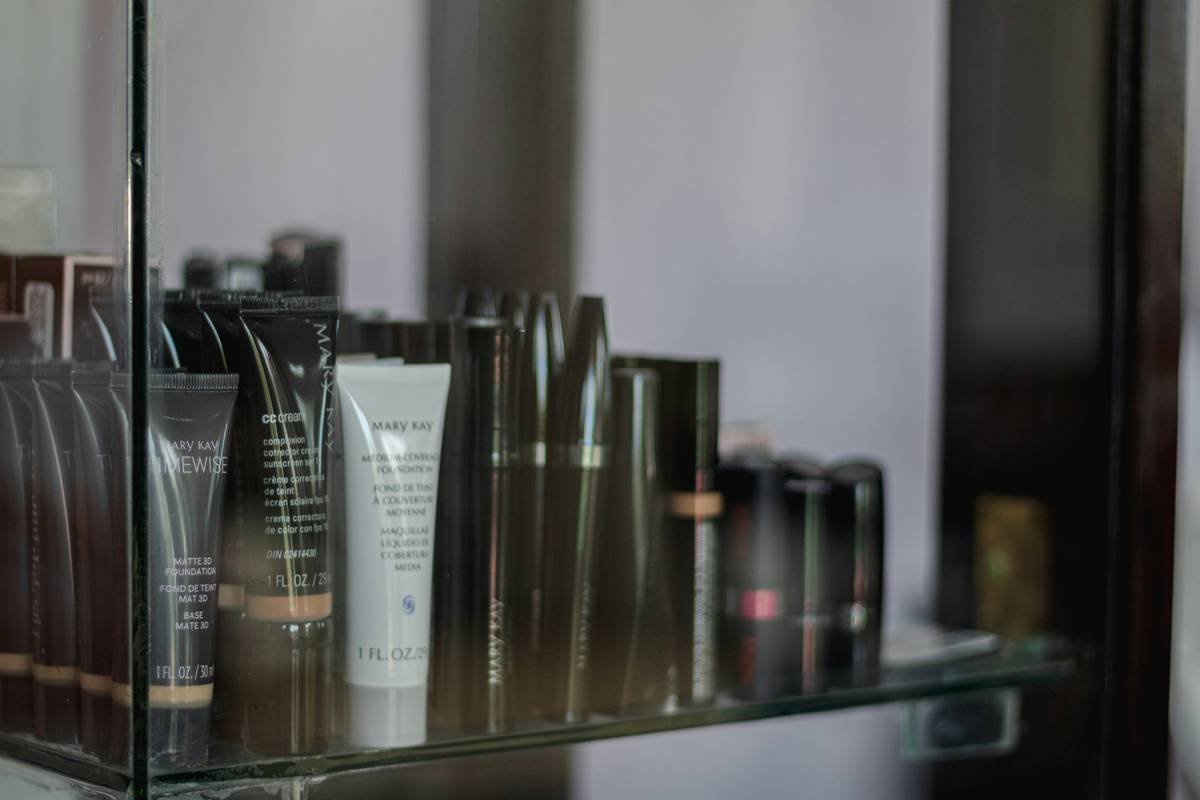 Makeup Storage Furniture: Your Cluttered Vanity’s Glow-Up Secret (Backed by 10+ Years in Beauty Retail)